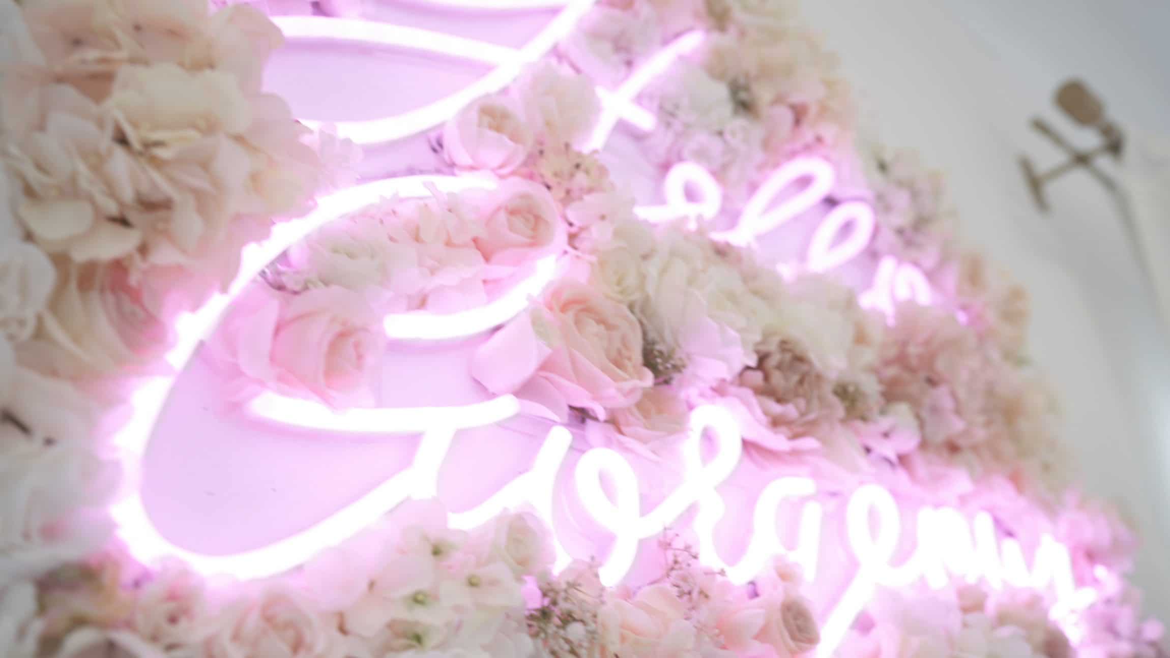 Neon 'Hello Gorgeous' Sign